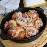 Ø28 cm Bratpfanne zwei Griffen Deckel Gusseisen Bräter Schmortopf Servierpfanne