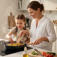 Premium Gusseisenpfanne 24 cm tief Induktion mit abnehmbarem Holzgriff – hochwertige unbeschichtete Gusspfanne backofenfest für alle Herdarten