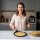 Premium Crêpepfanne aus Gusseisen 24 cm Induktion mit abnehmbarem Holzgriff – hochwertige unbeschichtete Pfannkuchenpfanne flach backofenfest für alle Herdarten