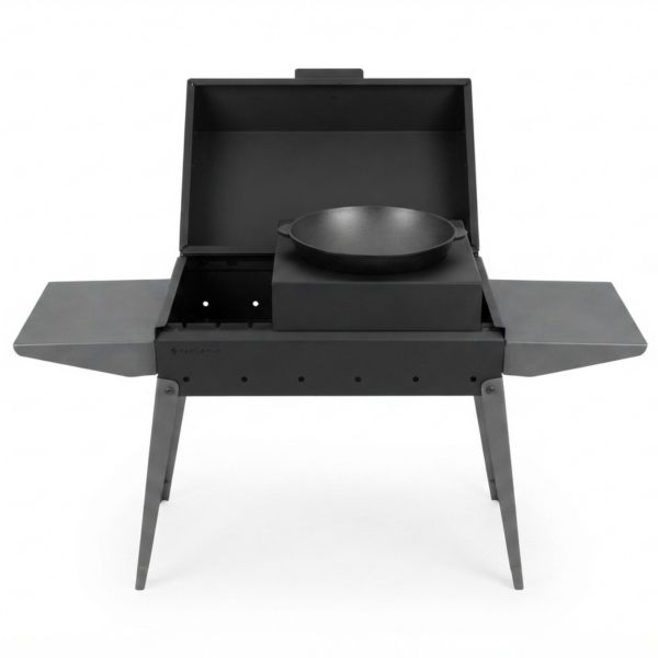 Holzkohlegrill Mangal mit Kasan-Adapter und Gusseisen-Kazan 4,7 L – Schaschlikgrill aus 2 mm Stahl mit Deckel und 2 Ablagen, Holzkohlegrill für BBQ, Plov & Camping